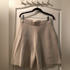 COS | Ribbed Shorts in Off White (Size Small)